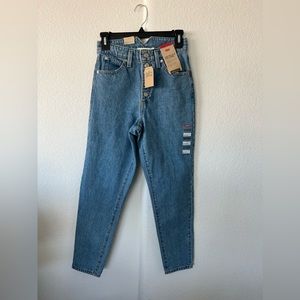Levi’s high waisted mom jeans